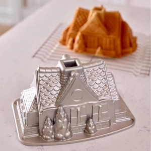 Foodie gift ideas | Lee Valley Gingerbread House Bundt Pan Foodie gift ideas | Lee Valley Gingerbread House Bundt Pan