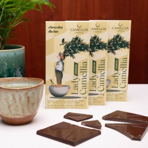 Lady Camellia – Hojicha Chocolate Lady Camellia – Hojicha Chocolate
