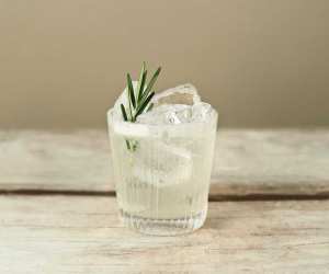 seedlip non-alcoholic cocktail Tom Collins