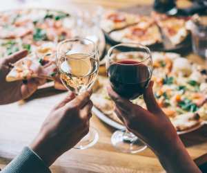 Restaurants and bars in Ontario can now sell alcohol with food takeout