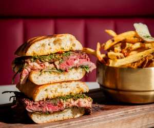 Toronto sandwiches | A sandwich at Paris Steak