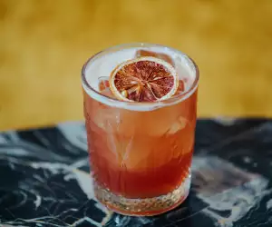 Rona May cocktail recipe from À toi