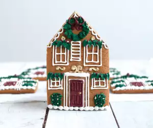 Toronto's best desserts | Gingerbread house from Bobbette and Belle
