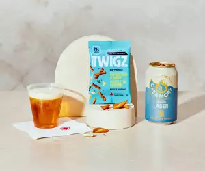 Creemore Springs Brewery on Air Canada | Creemoore Springs Premium Lager and Twigz pretzels, which are now complimentary on many Air Canada flights
