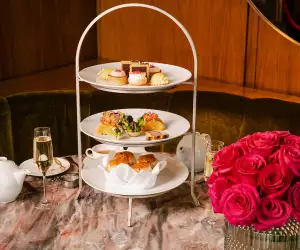 Mother's Day gifts | A tier of afternoon tea at dbar by Daniel Boulud at Four Seasons Yorkville