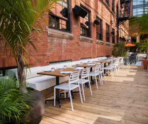 The front of the patio at Cassius on King